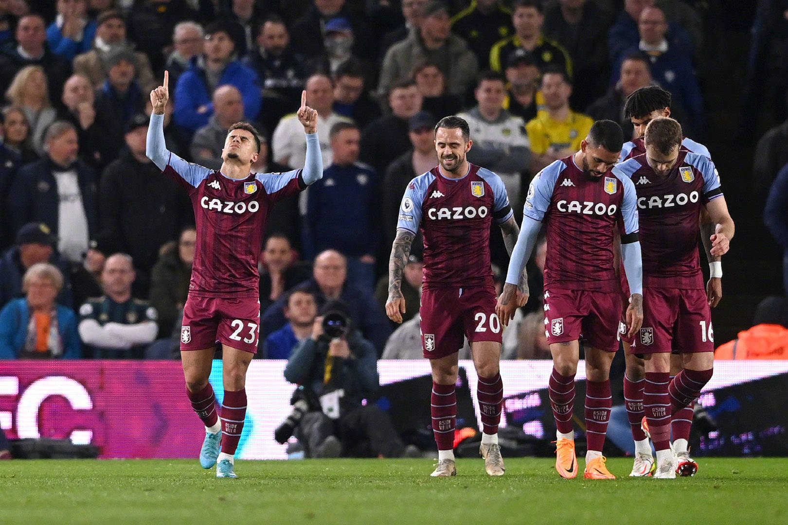 一位在足球 一位在足球